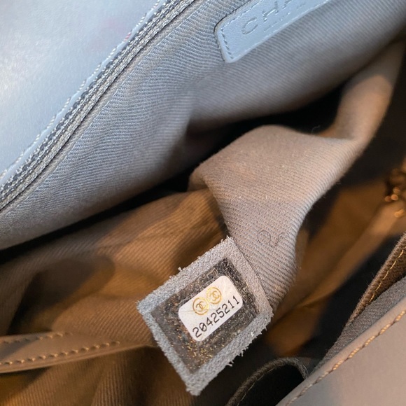 Authentic CHANEL Calfskin Quilted Tote Light Grey - Picture 4 of 8